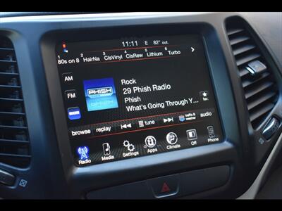 2018 Jeep Cherokee Latitude Plus   - Photo 11 - Mesa, AZ 85201