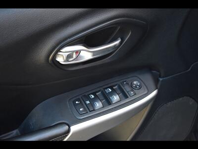 2018 Jeep Cherokee Latitude Plus   - Photo 18 - Mesa, AZ 85201