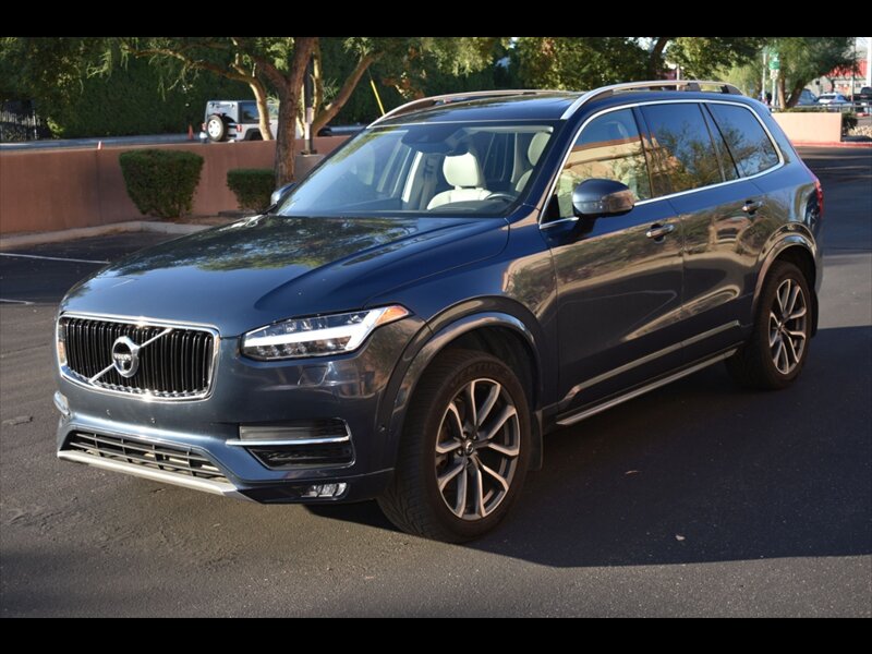 2018 Volvo XC90 T6 Momentum photo 2
