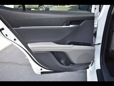 2020 Toyota Camry SE   - Photo 21 - Mesa, AZ 85201