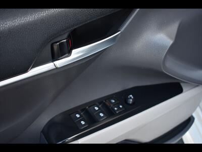 2020 Toyota Camry SE   - Photo 18 - Mesa, AZ 85201