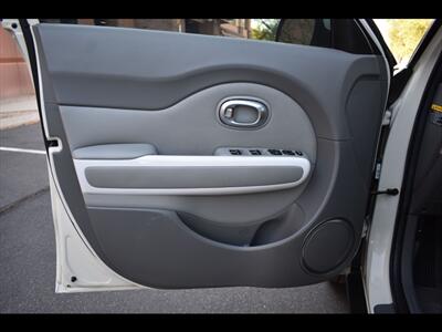 2017 Kia Soul EV +   - Photo 18 - Mesa, AZ 85201