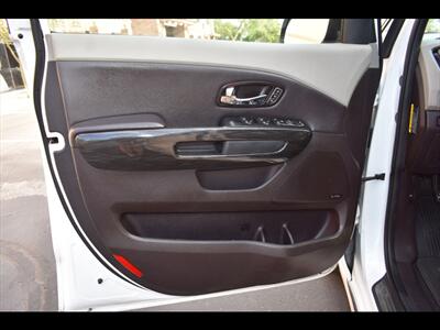 2018 Kia Sedona SXL - Photo 18 - Mesa, AZ 85201