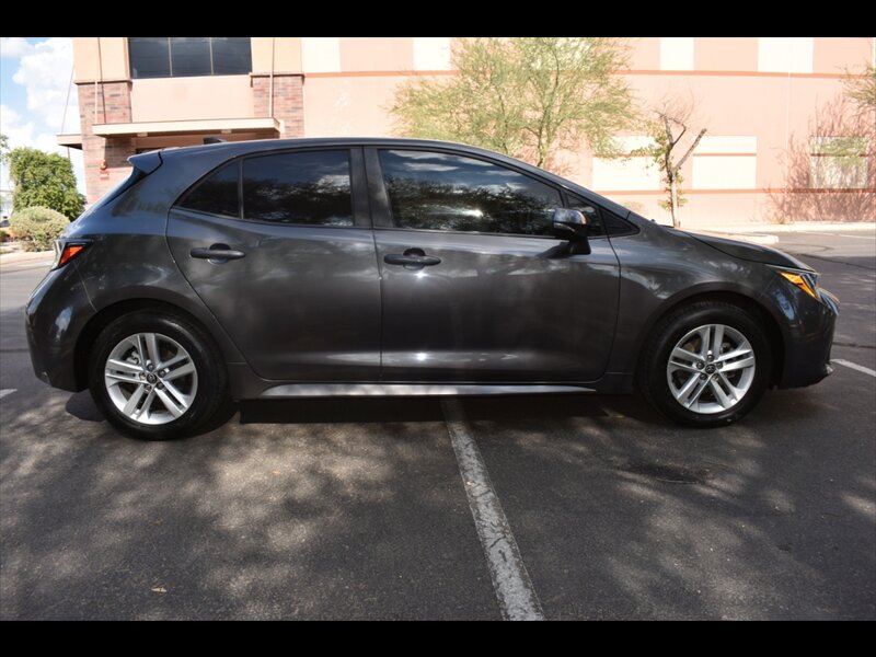 2021 Toyota Corolla Hatchback SE   - Photo 1 - Mesa, AZ 85201