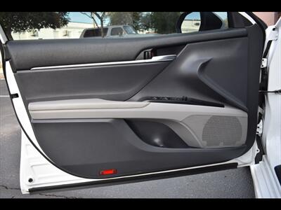 2020 Toyota Camry SE   - Photo 17 - Mesa, AZ 85201