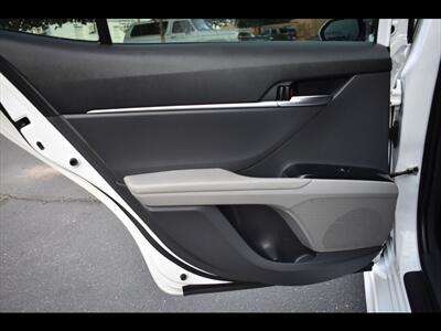 2020 Toyota Camry SE   - Photo 21 - Mesa, AZ 85201