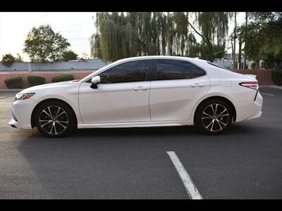 2020 Toyota Camry SE   - Photo 4 - Mesa, AZ 85201