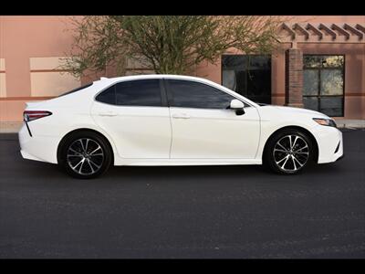2020 Toyota Camry SE Sedan
