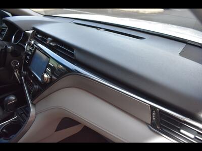 2020 Toyota Camry SE   - Photo 35 - Mesa, AZ 85201