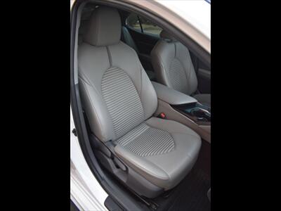 2020 Toyota Camry SE   - Photo 32 - Mesa, AZ 85201