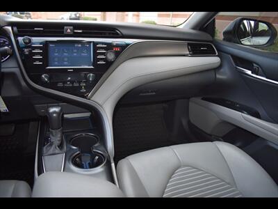 2020 Toyota Camry SE   - Photo 29 - Mesa, AZ 85201