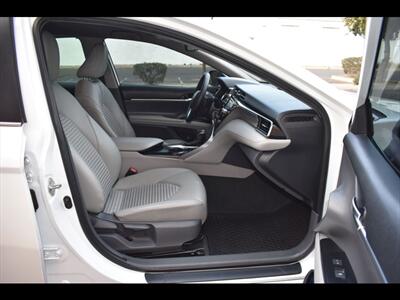 2020 Toyota Camry SE   - Photo 31 - Mesa, AZ 85201