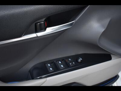 2020 Toyota Camry SE   - Photo 18 - Mesa, AZ 85201