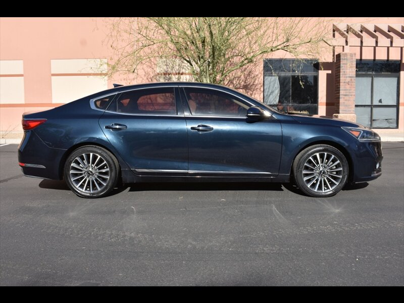 2017 Kia Cadenza Premium   - Photo 1 - Mesa, AZ 85201