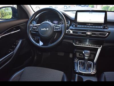 2022 Kia Seltos S   - Photo 28 - Mesa, AZ 85201
