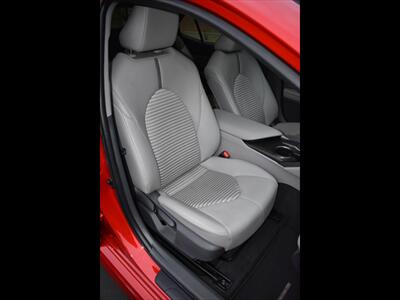 2021 Toyota Camry SE   - Photo 32 - Mesa, AZ 85201