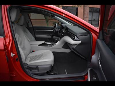 2021 Toyota Camry SE   - Photo 31 - Mesa, AZ 85201