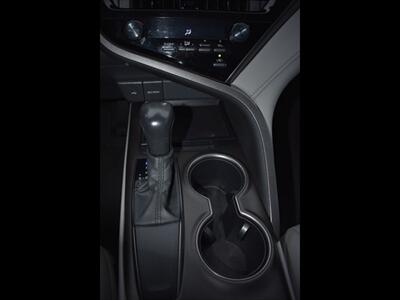 2021 Toyota Camry SE   - Photo 12 - Mesa, AZ 85201