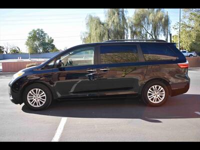 2015 Toyota Sienna XLE 7-Passenger Auto Access Seat   - Photo 5 - Mesa, AZ 85201