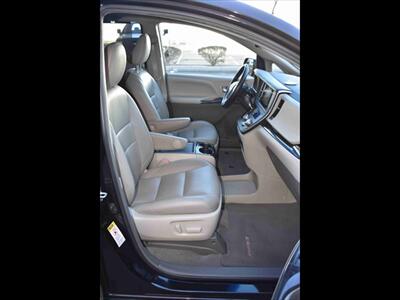 2015 Toyota Sienna XLE 7-Passenger Auto Access Seat   - Photo 36 - Mesa, AZ 85201