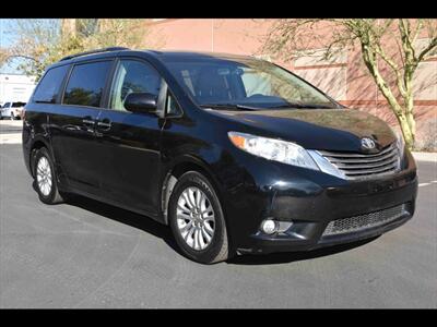 2015 Toyota Sienna XLE 7-Passenger Auto Access Seat   - Photo 2 - Mesa, AZ 85201