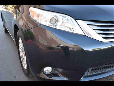 2015 Toyota Sienna XLE 7-Passenger Auto Access Seat   - Photo 44 - Mesa, AZ 85201