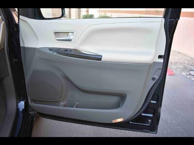 2015 Toyota Sienna XLE 7-Passenger Auto Access Seat   - Photo 37 - Mesa, AZ 85201