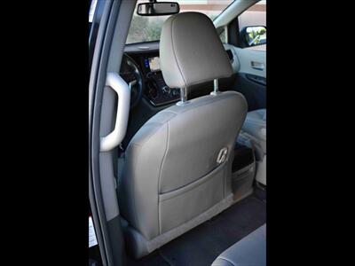 2015 Toyota Sienna XLE 7-Passenger Auto Access Seat   - Photo 22 - Mesa, AZ 85201