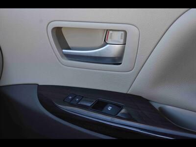 2015 Toyota Sienna XLE 7-Passenger Auto Access Seat   - Photo 17 - Mesa, AZ 85201