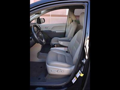 2015 Toyota Sienna XLE 7-Passenger Auto Access Seat   - Photo 18 - Mesa, AZ 85201