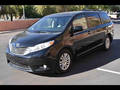 2015 Toyota Sienna XLE 7-Passenger Auto Access Seat   - Photo 3 - Mesa, AZ 85201