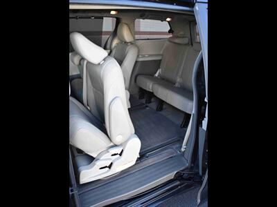 2015 Toyota Sienna XLE 7-Passenger Auto Access Seat   - Photo 25 - Mesa, AZ 85201