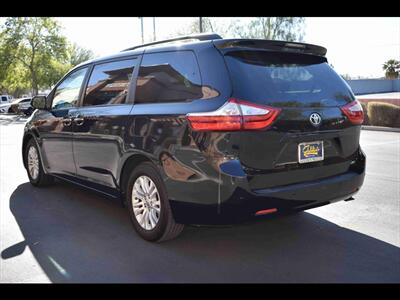 2015 Toyota Sienna XLE 7-Passenger Auto Access Seat   - Photo 6 - Mesa, AZ 85201