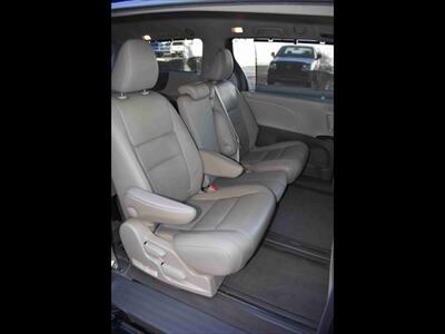 2015 Toyota Sienna XLE 7-Passenger Auto Access Seat   - Photo 30 - Mesa, AZ 85201