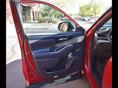 2022 Toyota Highlander XSE   - Photo 18 - Mesa, AZ 85201