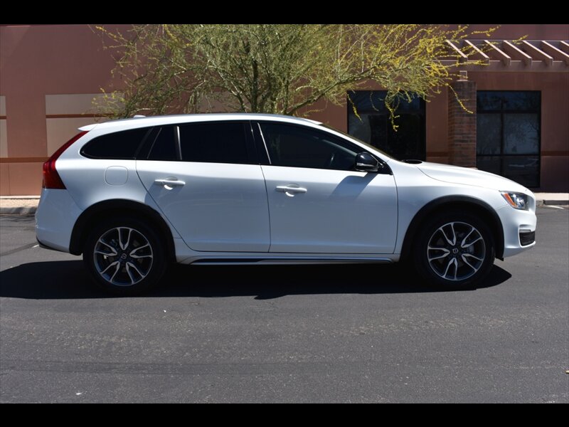 2017 Volvo V60 Cross Country T5 Premier   - Photo 1 - Mesa, AZ 85201
