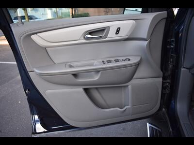 2017 Chevrolet Traverse LT   - Photo 17 - Mesa, AZ 85201