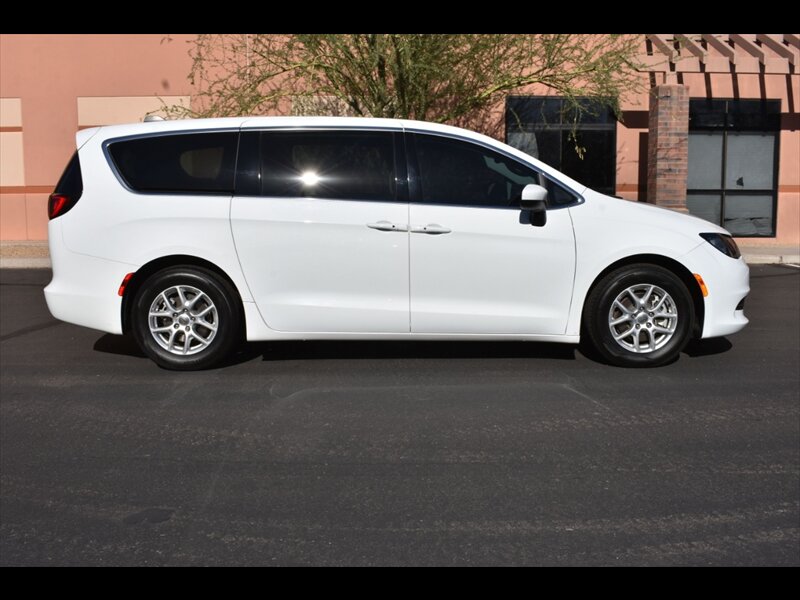 2022 Chrysler Voyager LX   - Photo 1 - Mesa, AZ 85201