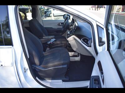 2022 Chrysler Voyager LX   - Photo 32 - Mesa, AZ 85201