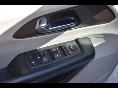 2022 Chrysler Voyager LX   - Photo 19 - Mesa, AZ 85201