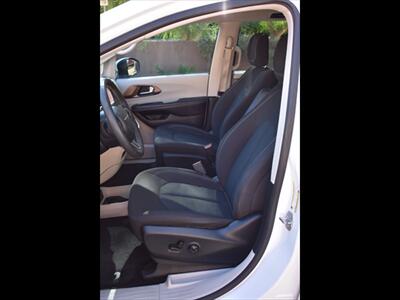 2022 Chrysler Voyager LX   - Photo 16 - Mesa, AZ 85201