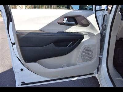 2022 Chrysler Voyager LX   - Photo 18 - Mesa, AZ 85201