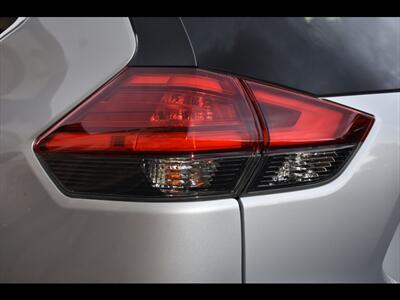 2017 Nissan Rogue SV   - Photo 47 - Mesa, AZ 85201