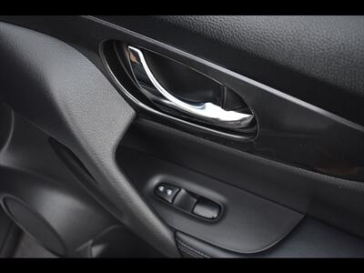 2017 Nissan Rogue SV   - Photo 35 - Mesa, AZ 85201