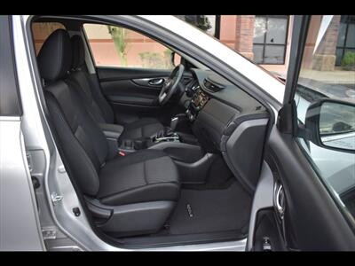 2017 Nissan Rogue SV   - Photo 32 - Mesa, AZ 85201