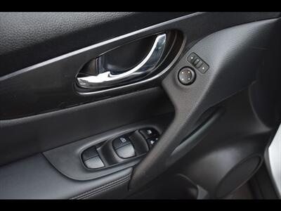2017 Nissan Rogue SV   - Photo 19 - Mesa, AZ 85201