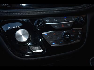 2020 Chrysler Pacifica Hybrid Limited   - Photo 12 - Mesa, AZ 85201