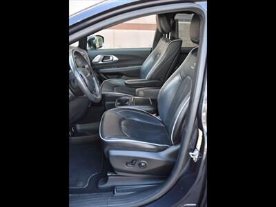 2020 Chrysler Pacifica Hybrid Limited   - Photo 16 - Mesa, AZ 85201