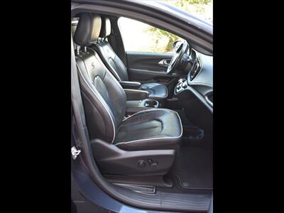 2020 Chrysler Pacifica Hybrid Limited   - Photo 35 - Mesa, AZ 85201