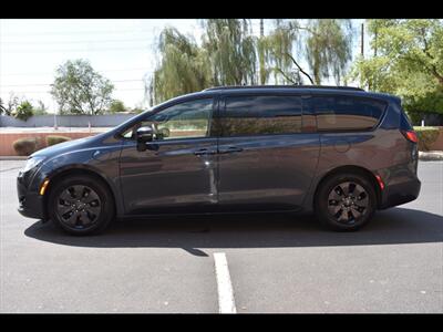2020 Chrysler Pacifica Hybrid Limited   - Photo 4 - Mesa, AZ 85201